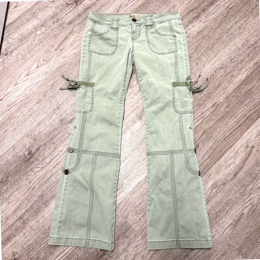 LEI Women Sage Green Cargo Flare Pants Low Rise Y2K Utility Size 7 RN89083